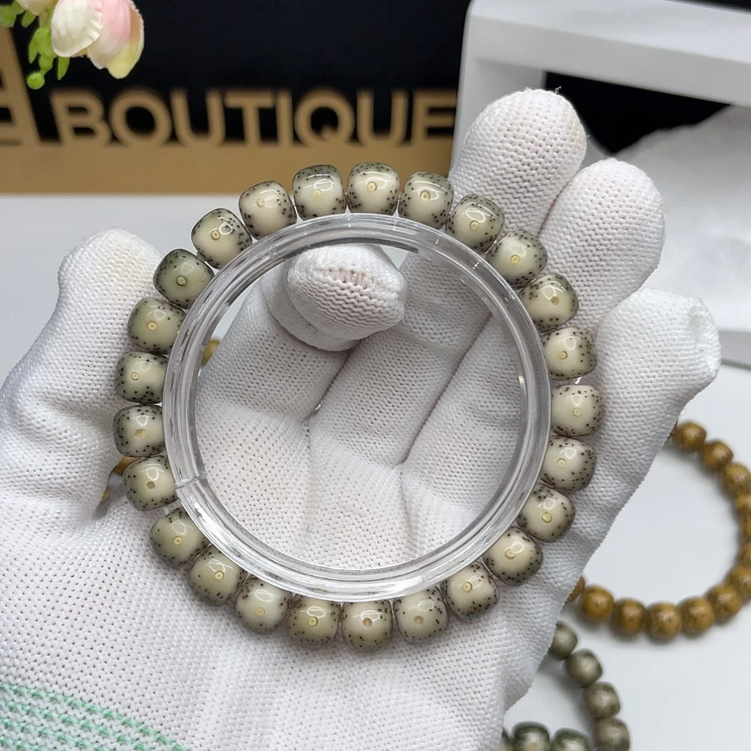 吊坠星月菩提13。9/8绿包白黄金瞳