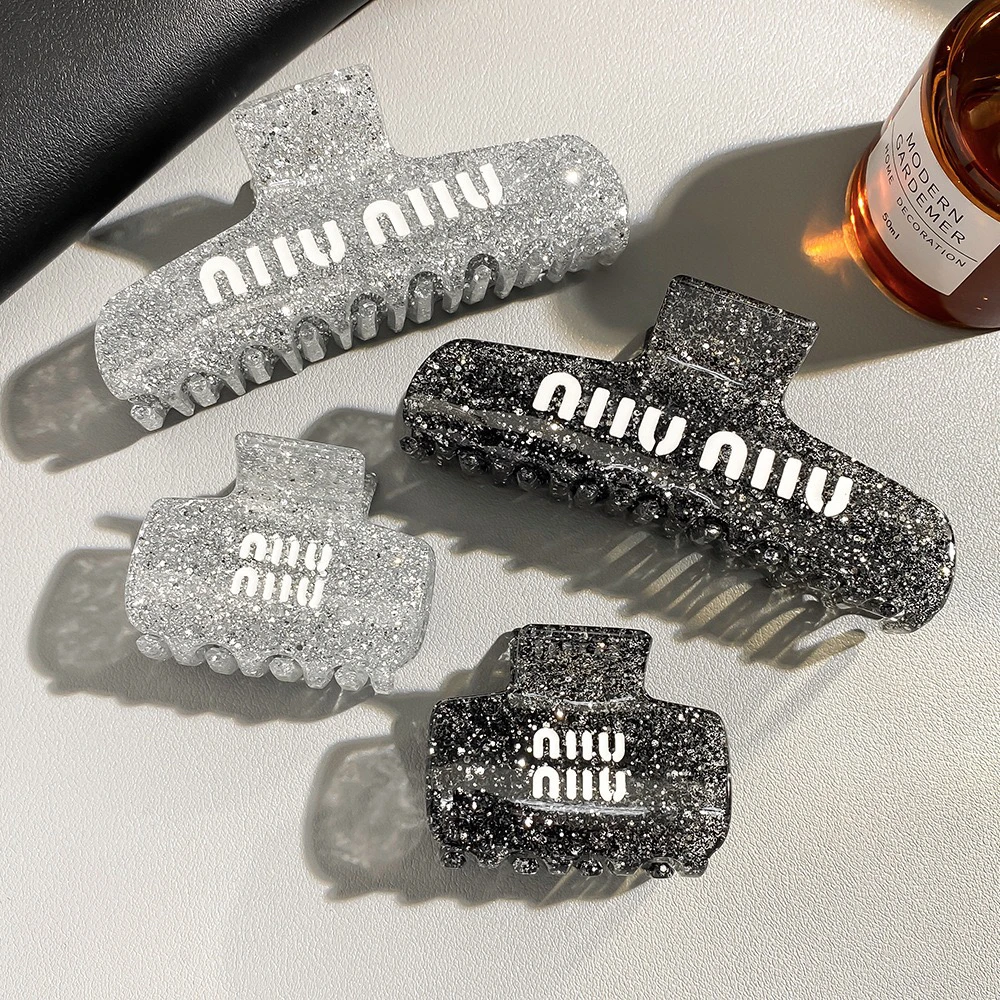 MM字母醋酸抓夹满天星亮片后脑勺小盘发鲨鱼夹高级感发夹发饰头饰