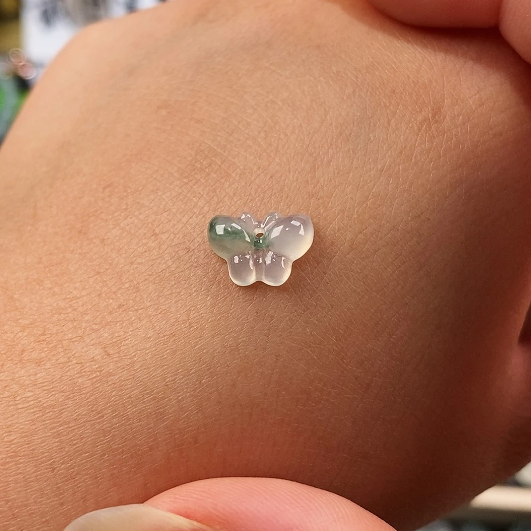 翡翠未镶嵌颈饰冰飘花