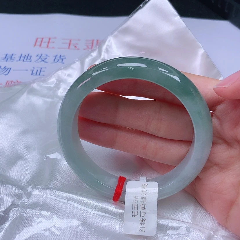 【闪购商品】未镶嵌手镯翡翠小**?