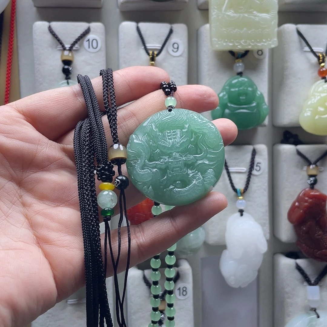 石英质玉未镶嵌颈饰