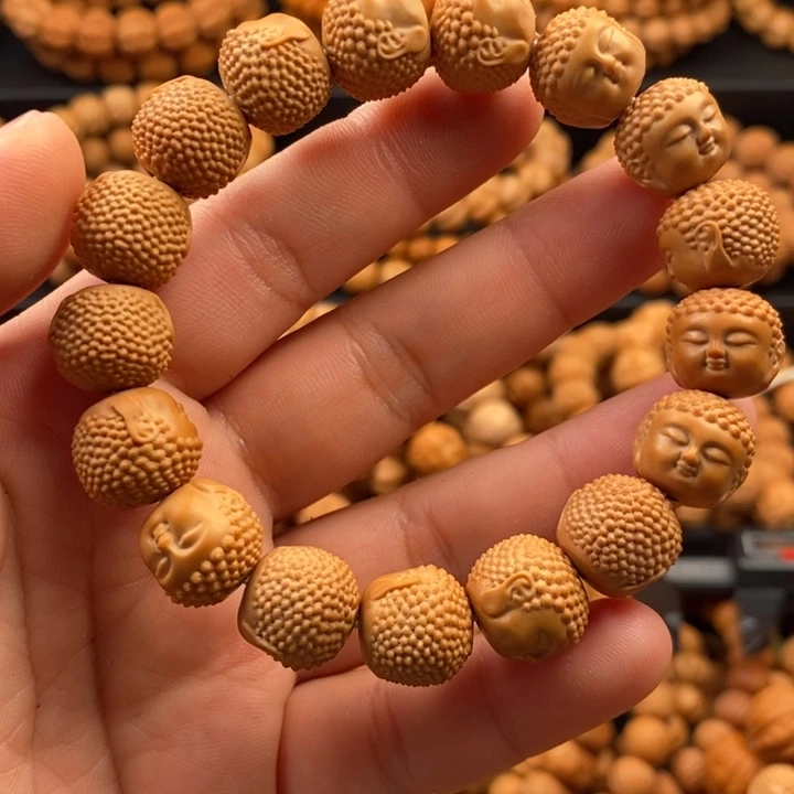 张***某微瑕泛油二等宝宝佛
