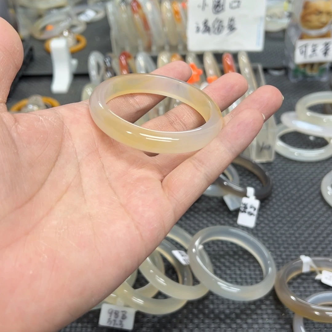 玛瑙/玉髓手镯未镶嵌54圈口