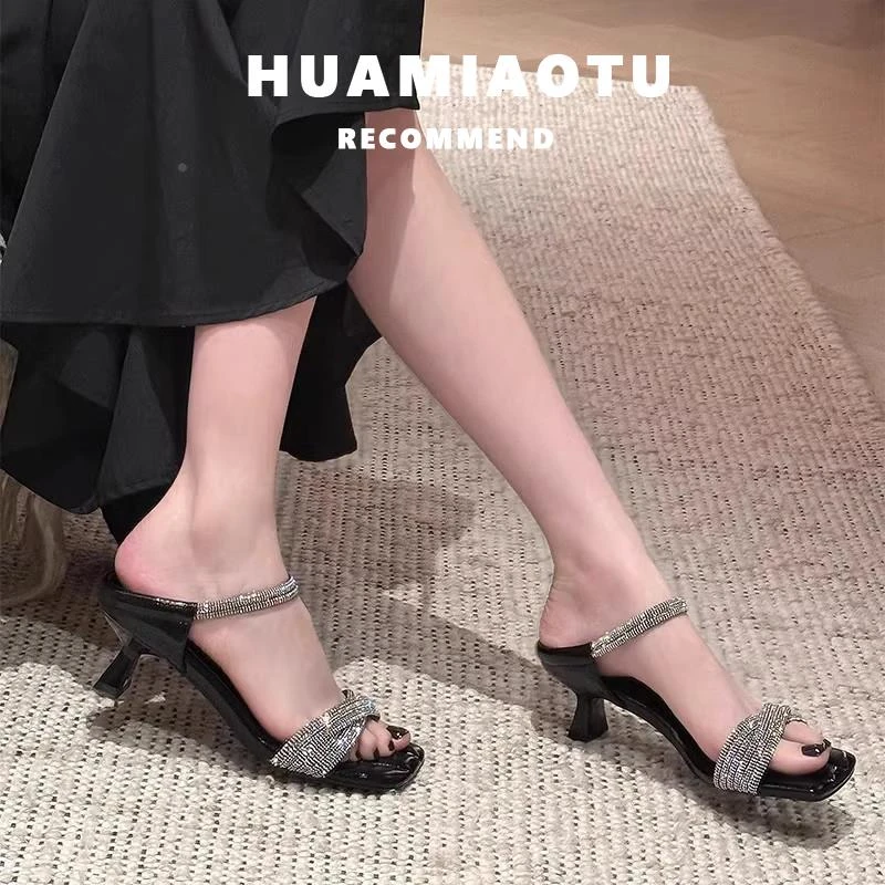 【维米克设计师版】明星同款配裙子水钻气质细高跟一字拖鞋女外穿