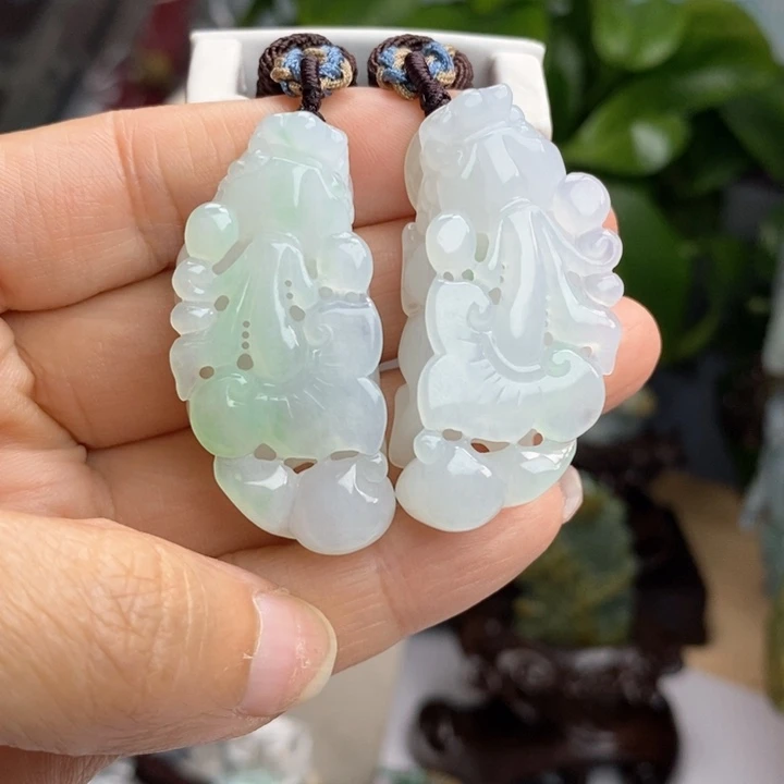 翡翠颈饰未镶嵌一对貔貅