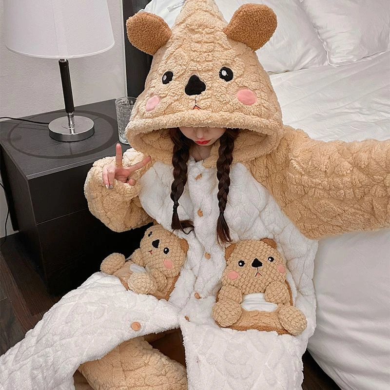 睡袍女秋冬季2025新款珊瑚绒三层夹棉加厚家居服女士大码睡衣套装