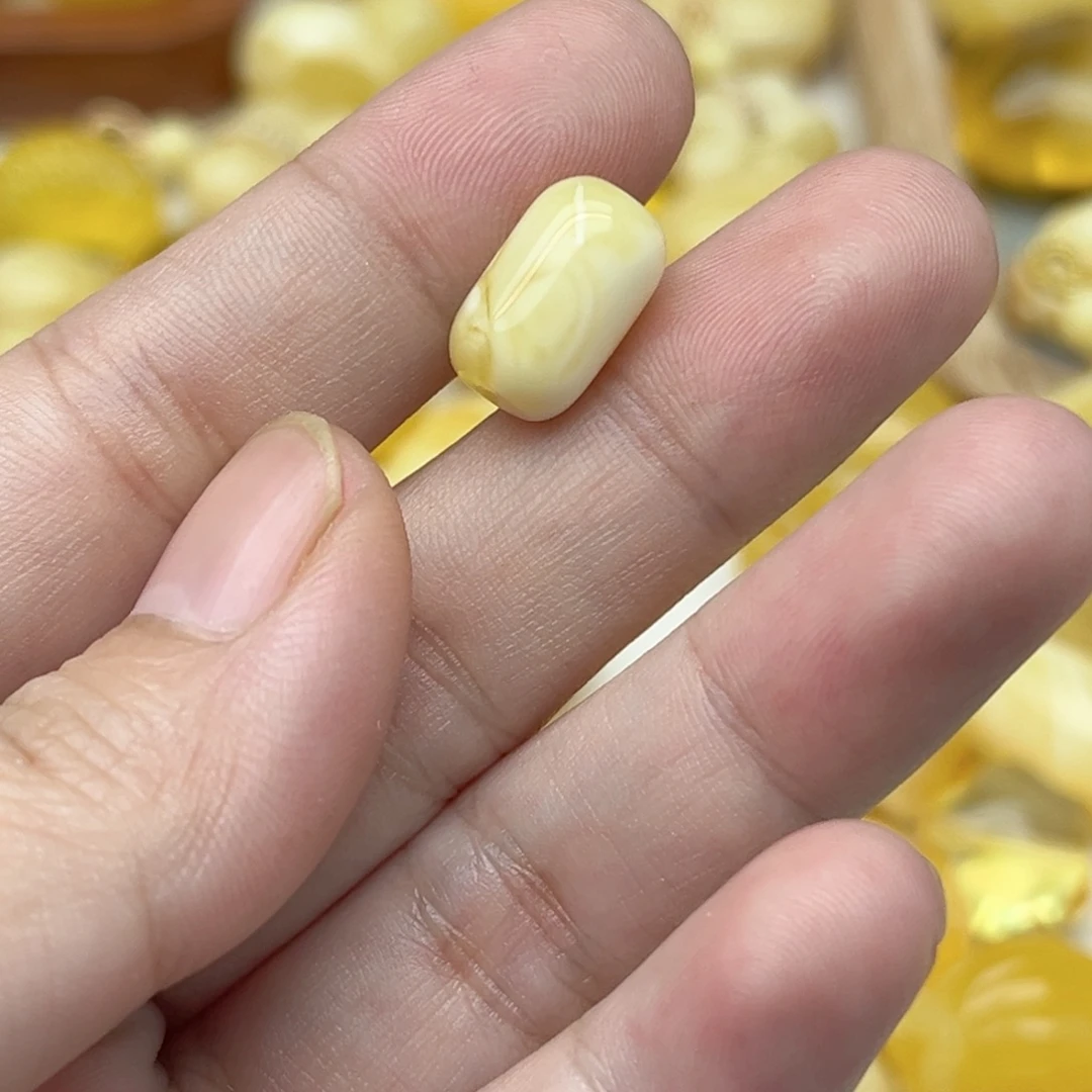 蜜蜡未镶嵌裸石配饰