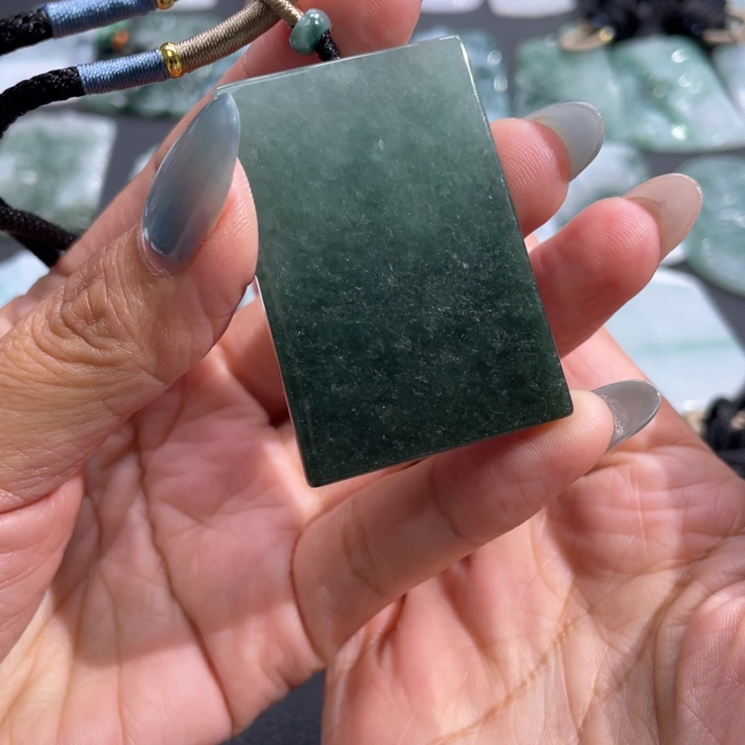 翡翠未镶嵌颈饰无事牌