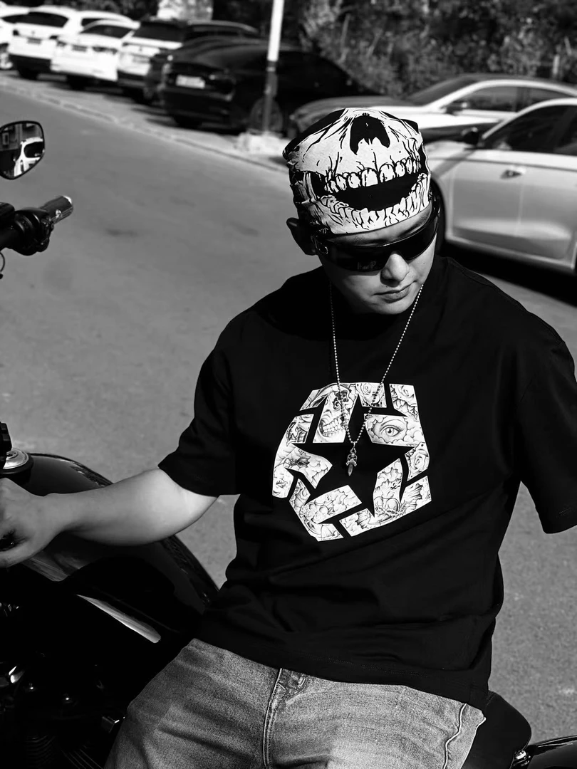 灰色裂缝美式街头潮流男款重磅T恤