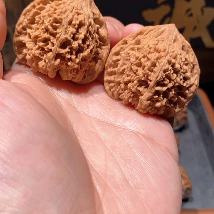 文玩核桃吊坠百花山