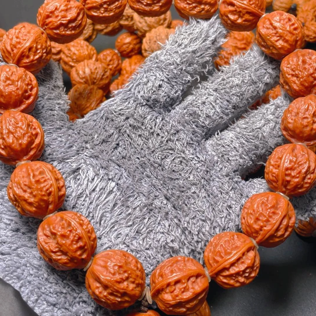 文玩核桃吊坠招***！野生文玩手持