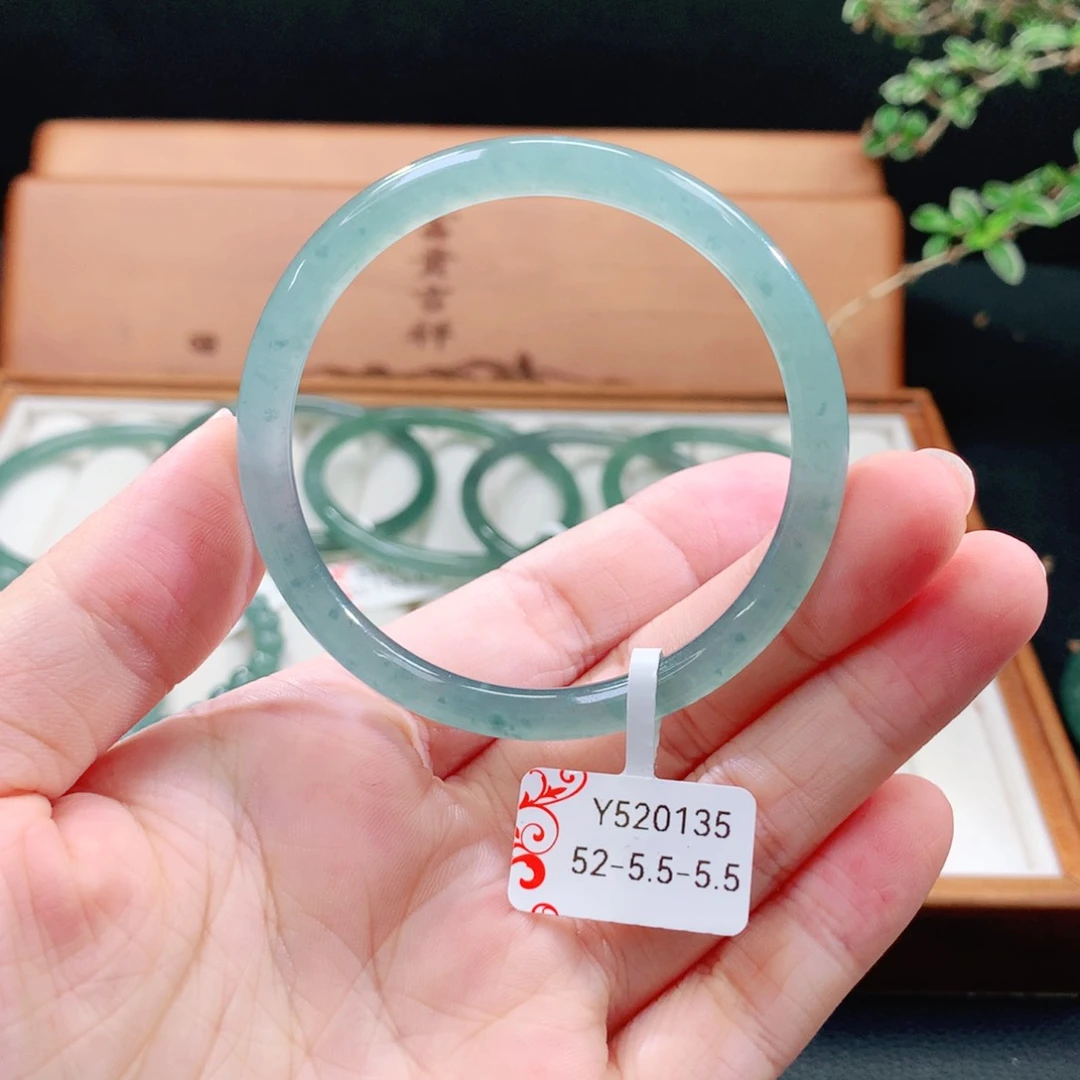 翡翠手镯（圆镯）未镶嵌