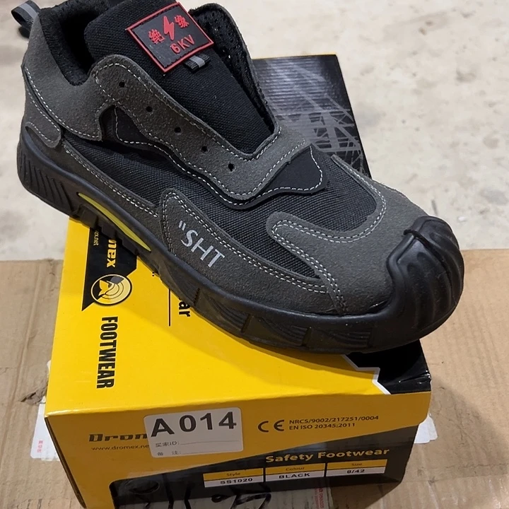 014号。44码防砸防刺劳保鞋。鞋底磨损介意勿拍