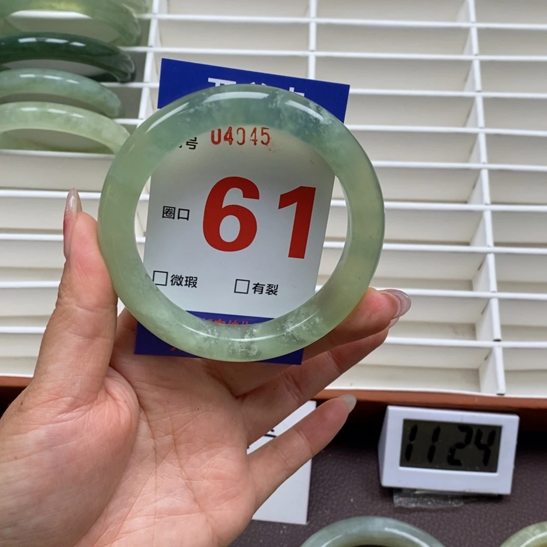 岫玉手镯未镶嵌我