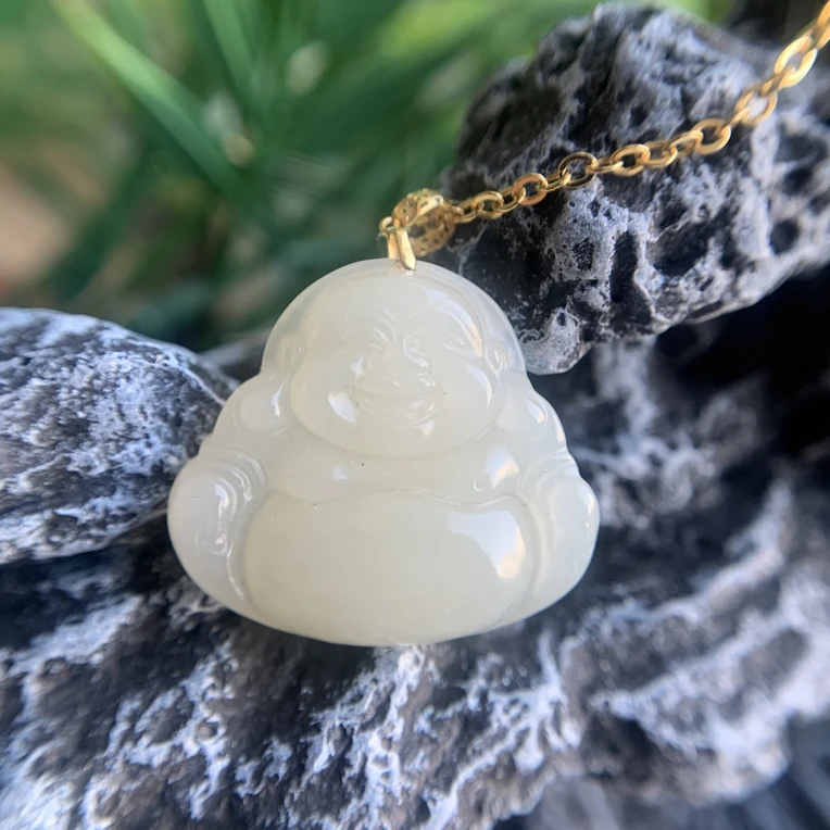 18K镶和田玉小佛吊坠气质白色时尚女士双面雕刻镶嵌坠链珠宝饰品