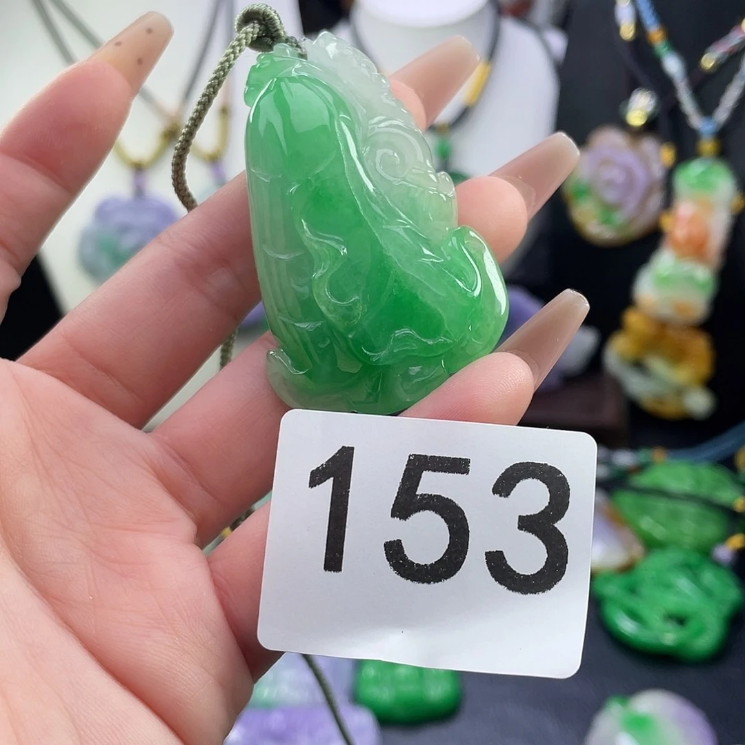 翡翠未镶嵌吊坠(赠链)