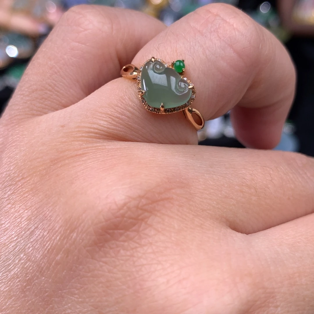 18K金镶嵌戒指翡翠如意头戒指