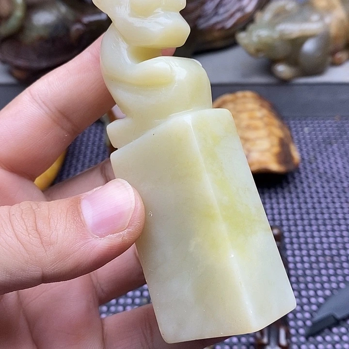 未镶嵌蛇纹石玉颈饰