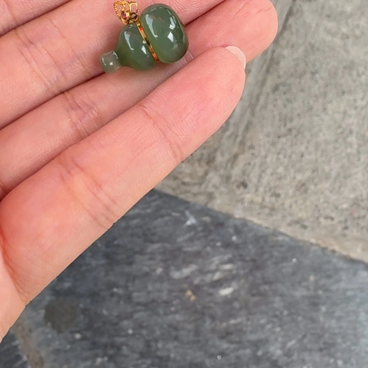 妙***角和田玉18K金镶嵌颈饰