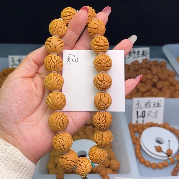 桃核把件绣球18手持