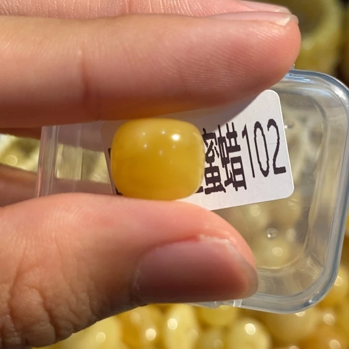 未镶嵌琥珀珠宝奇石102