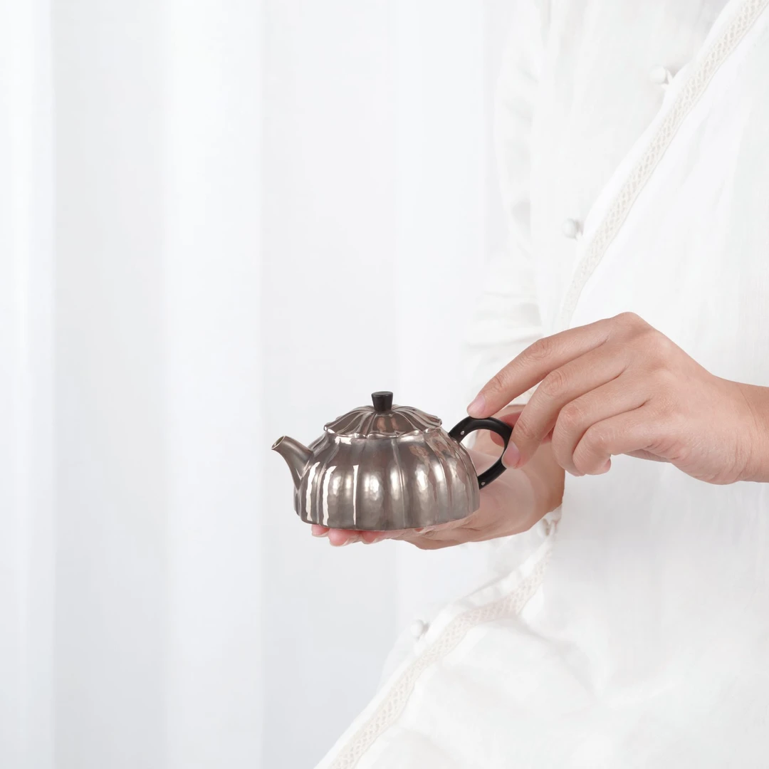 半月南瓜（瓜棱）（瓜瓣）足银泡茶壶