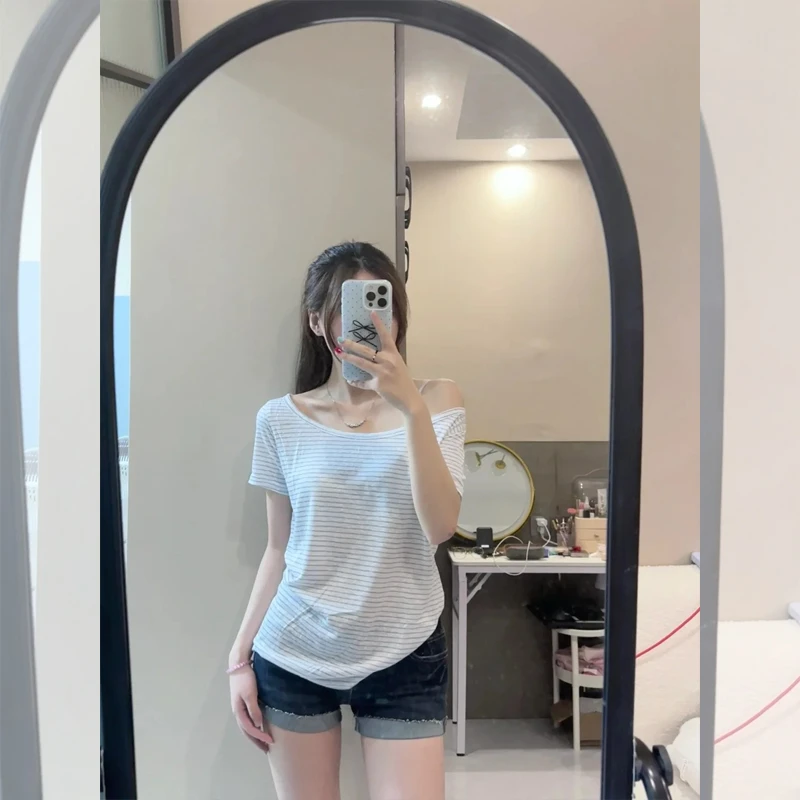 韩系蓝白条纹斜肩一字领短袖T恤女2025夏季新款小众设计感上衣