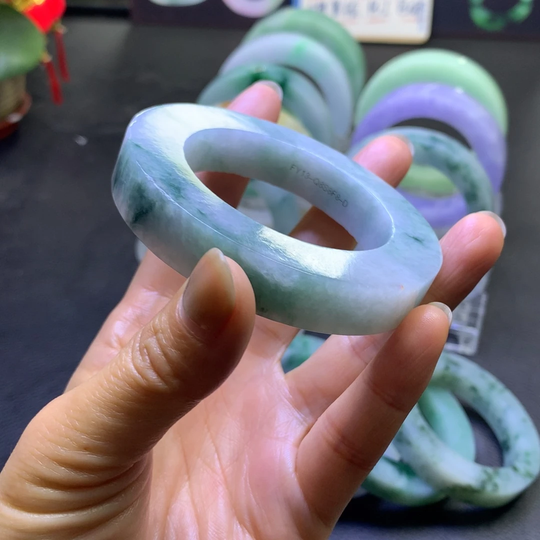 未镶嵌手镯定制翡翠情*恋