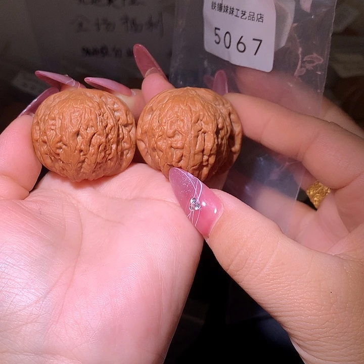 文玩核桃把件铁锤➕尖轻微修和全品差不多