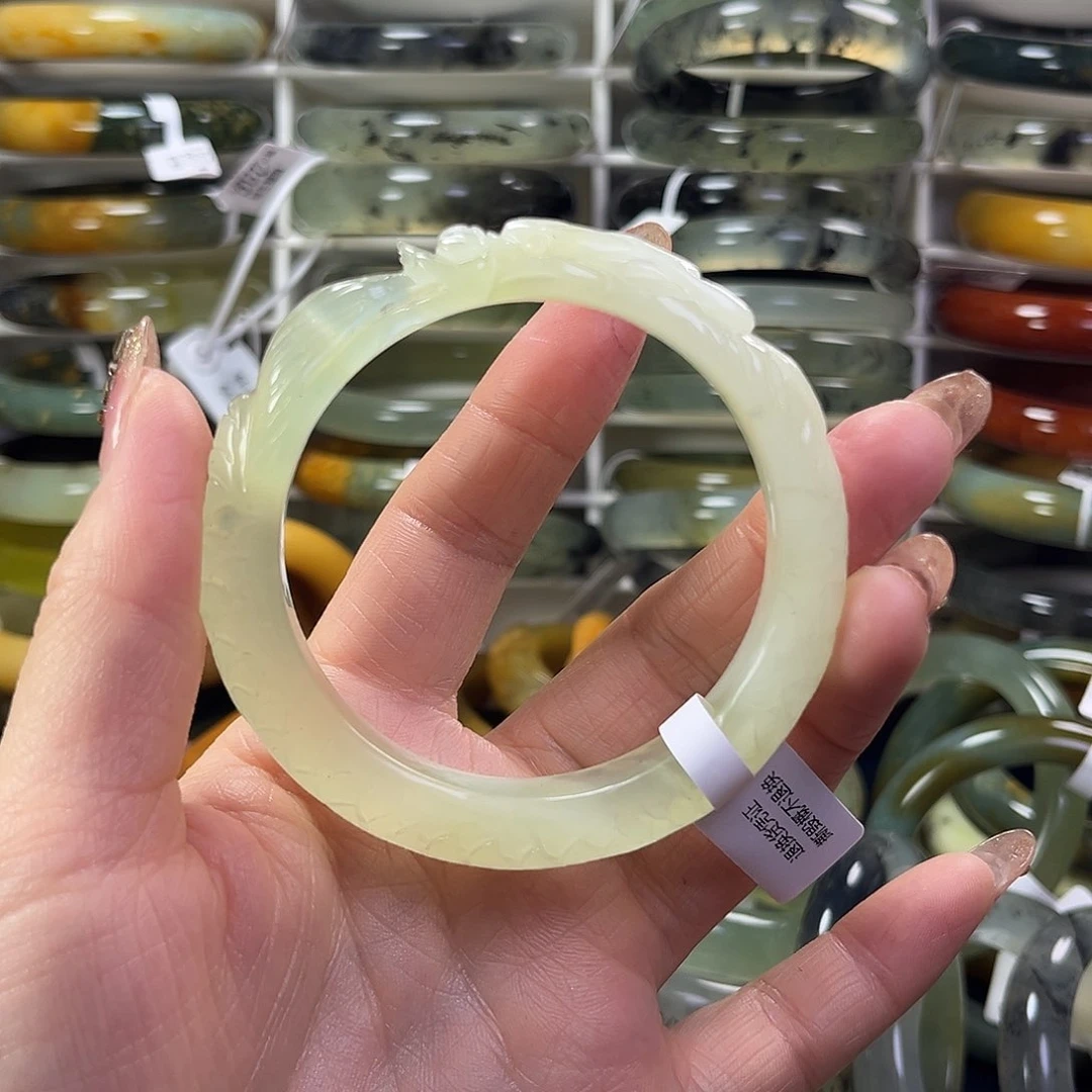 蛇纹石玉手镯未镶嵌