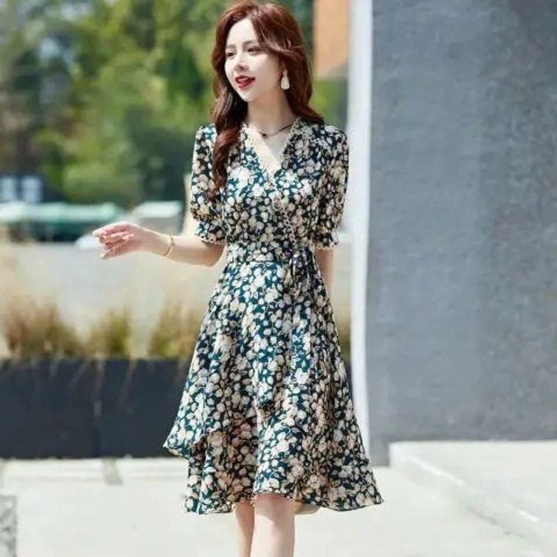 显瘦夏装新款小个子碎花雪纺连衣裙2025V法式女装裙子领短袖红色