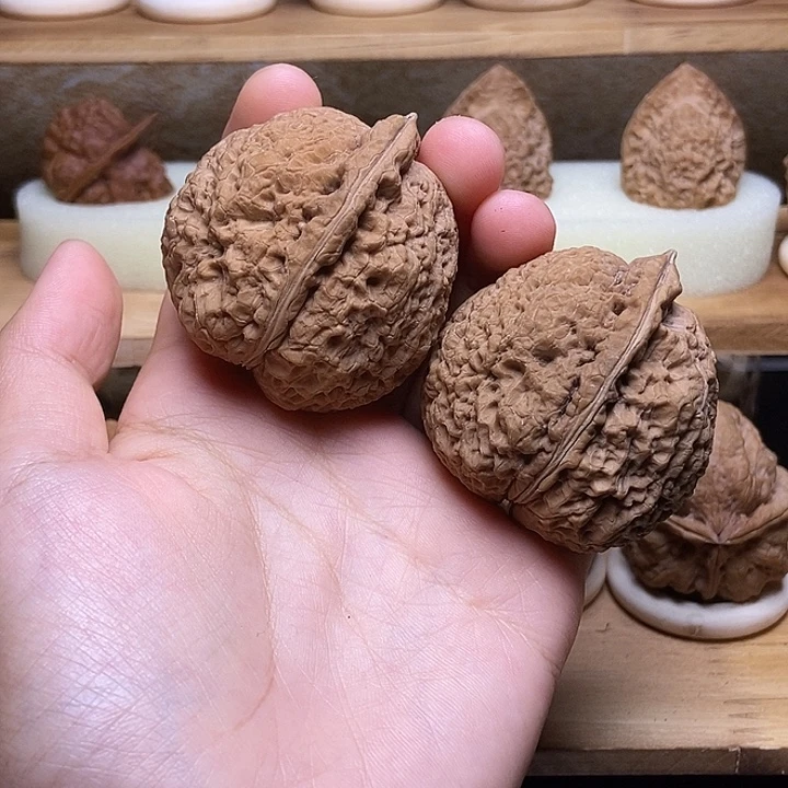 文玩核桃吊坠         罗汉头46mm