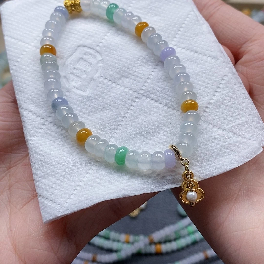 翡翠颈饰未镶嵌闪