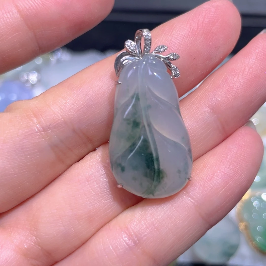 颈饰18K金镶嵌翡翠翡翠