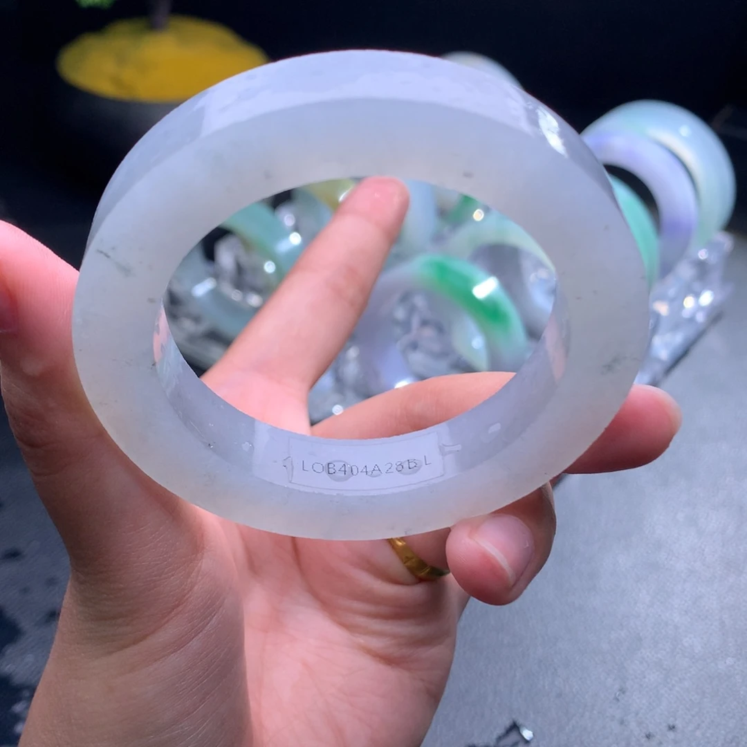定制翡翠清冷感的镯未镶嵌