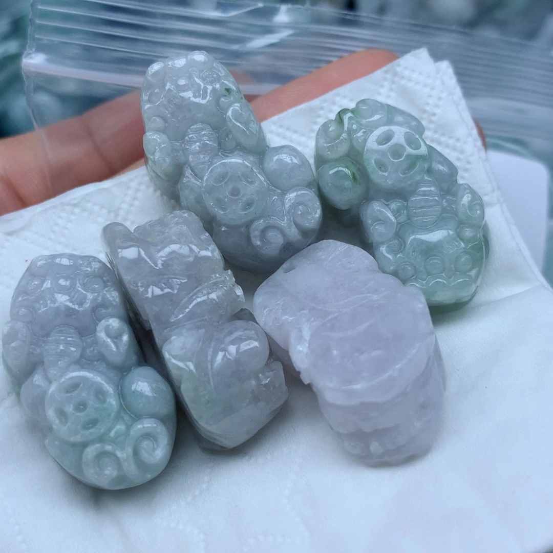 颈饰足铂镶嵌翡翠翡翠
