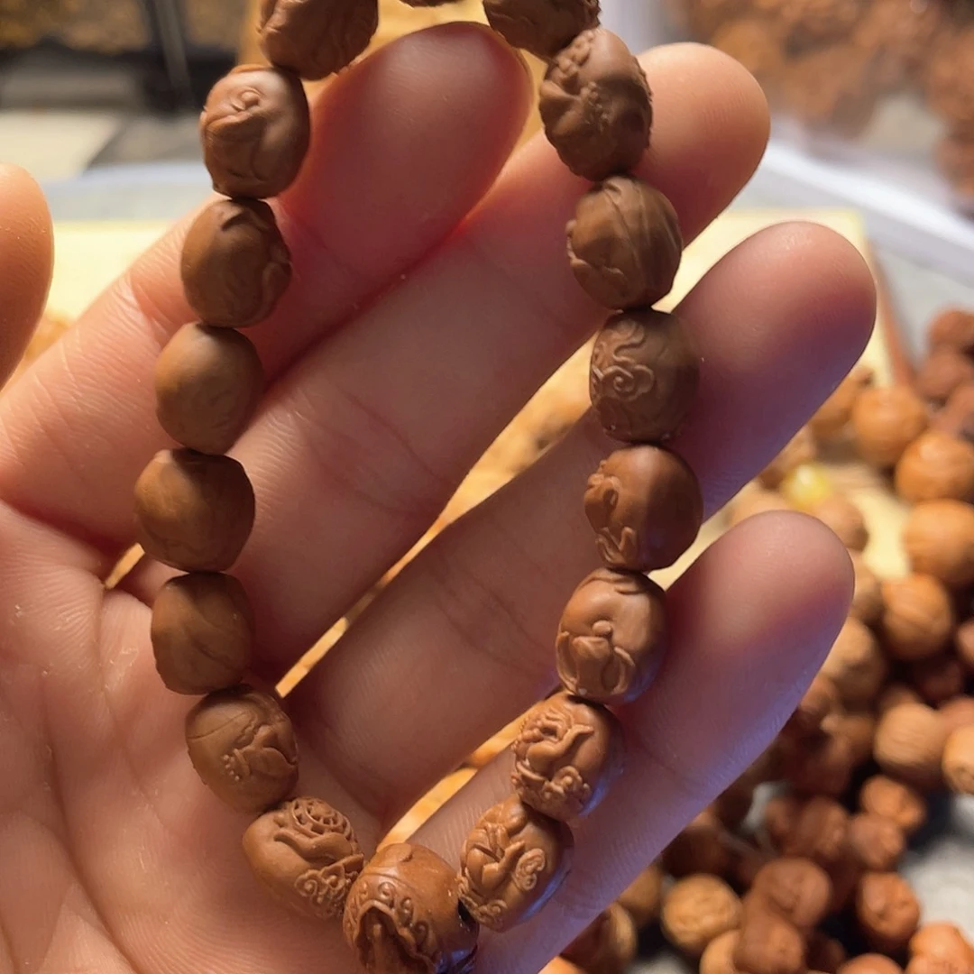 米**的龙纹桃核雕刻佛手无相佛