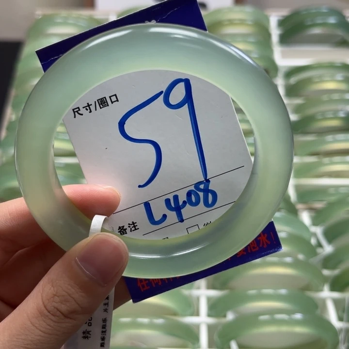 君***歌蛇纹石玉未镶嵌手镯