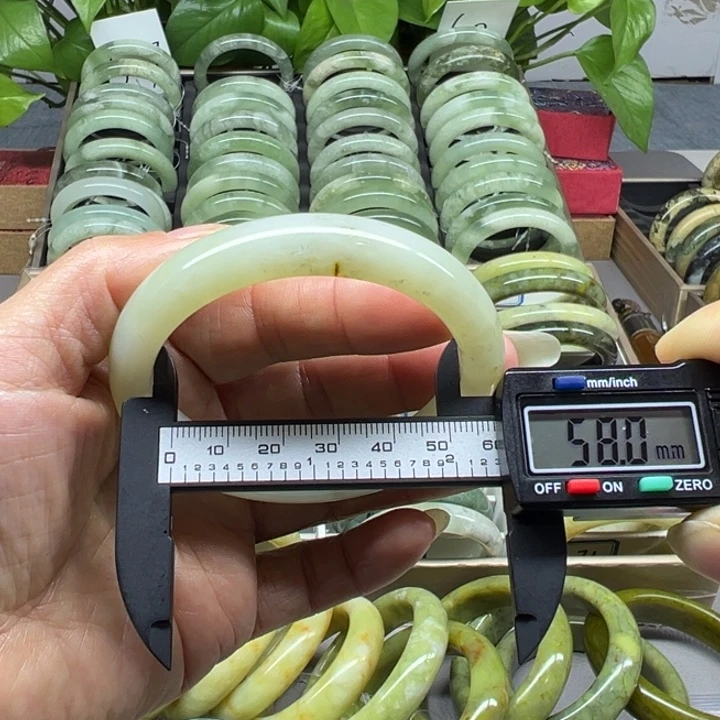 蛇纹石玉未镶嵌手镯67