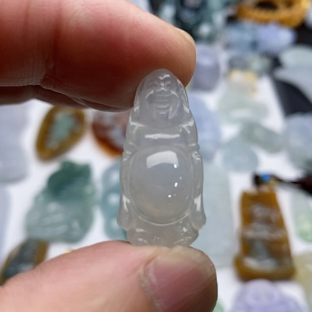 翡翠未镶嵌颈饰冰佛