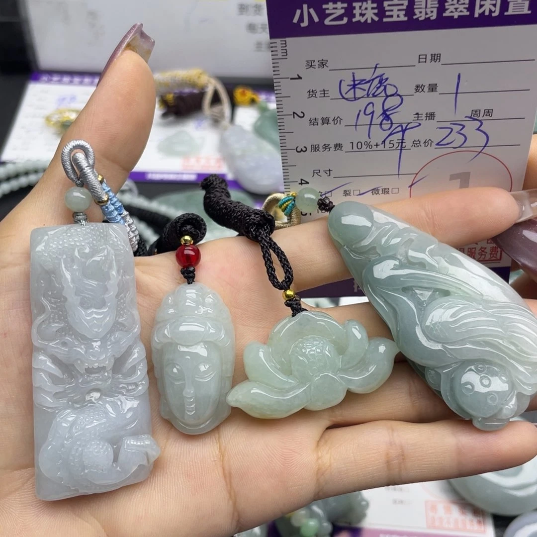 翡翠未镶嵌颈饰多样性发一件