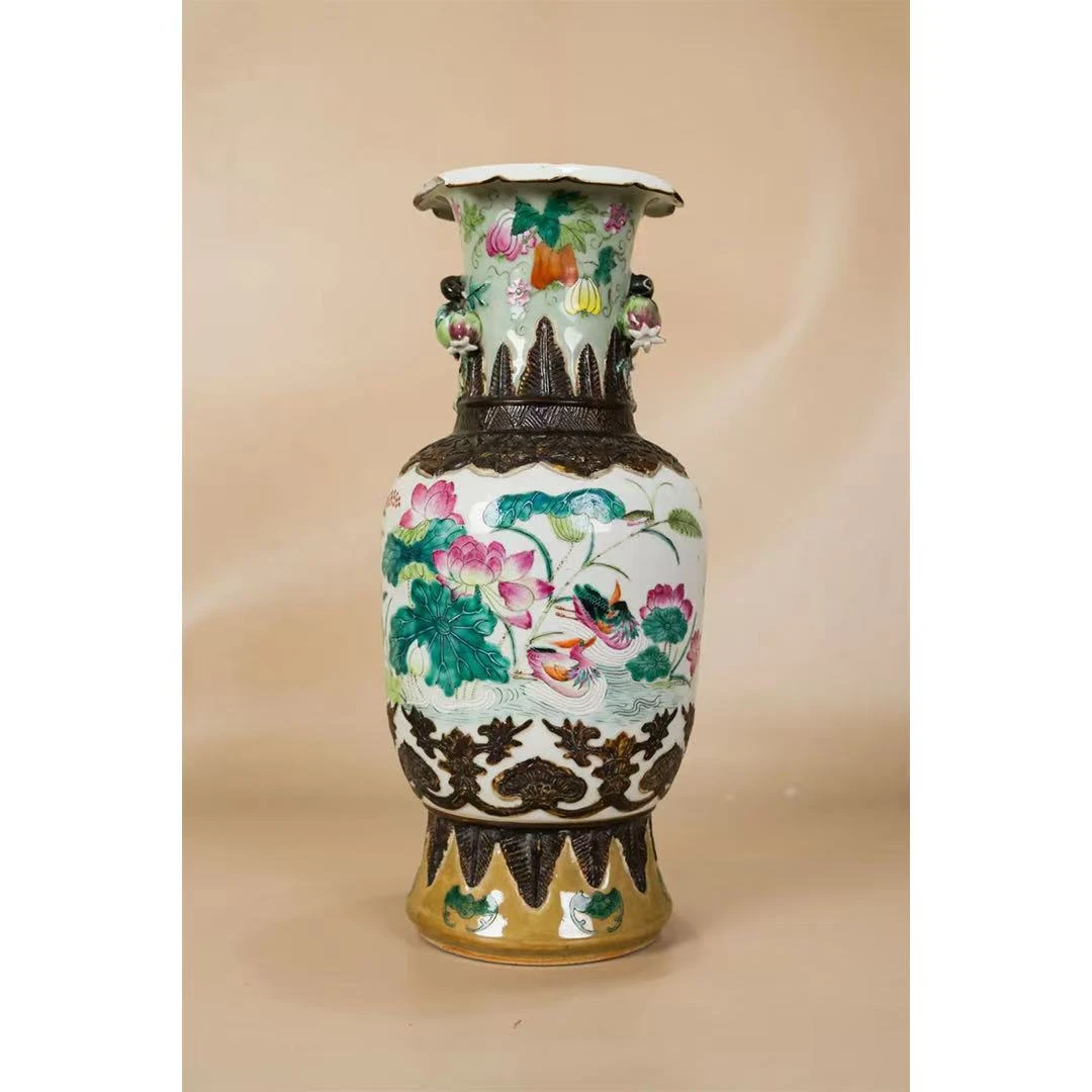 Lot  6 清  粉彩花卉牡丹纹寿桃耳瓶(3.3日瓷器拍卖 ）