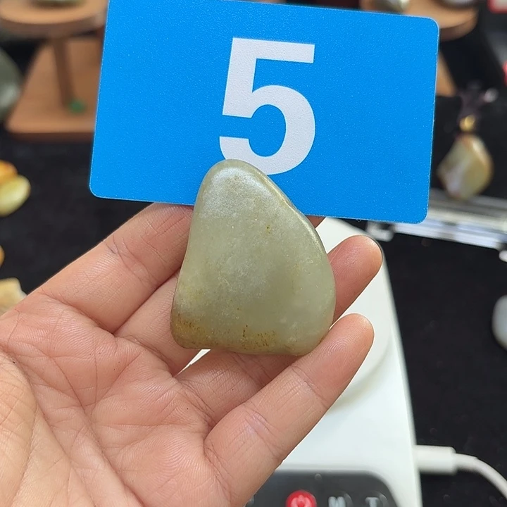 和田玉（糖玉）未镶嵌挂件