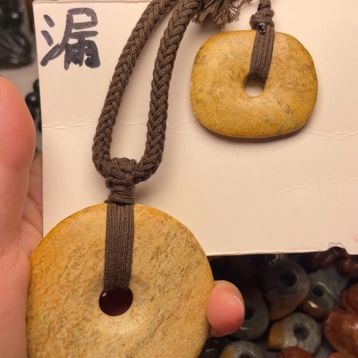 岫岩老玉（透闪石质玉）未镶嵌颈饰