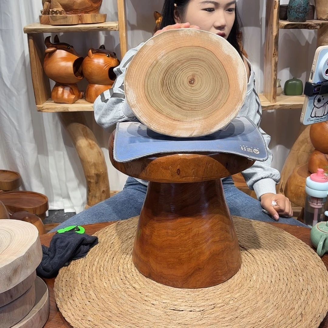 晓***饰香樟木根雕凳子一物一拍