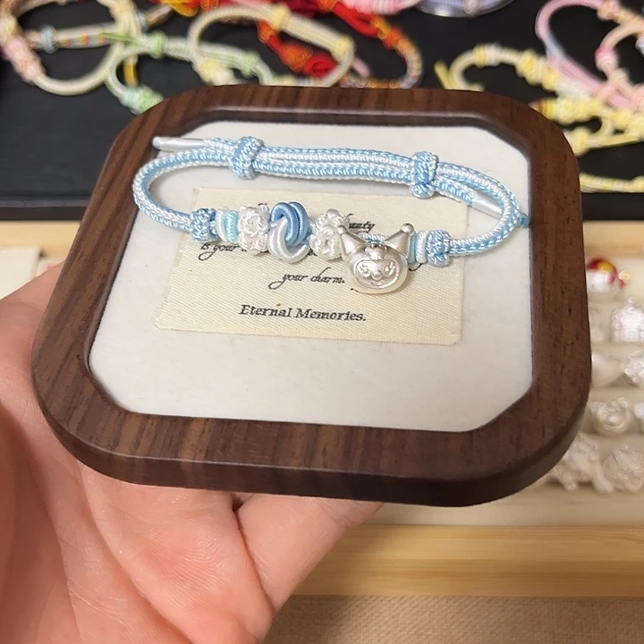 布艺足银库洛米+蓝酒窝结手绳