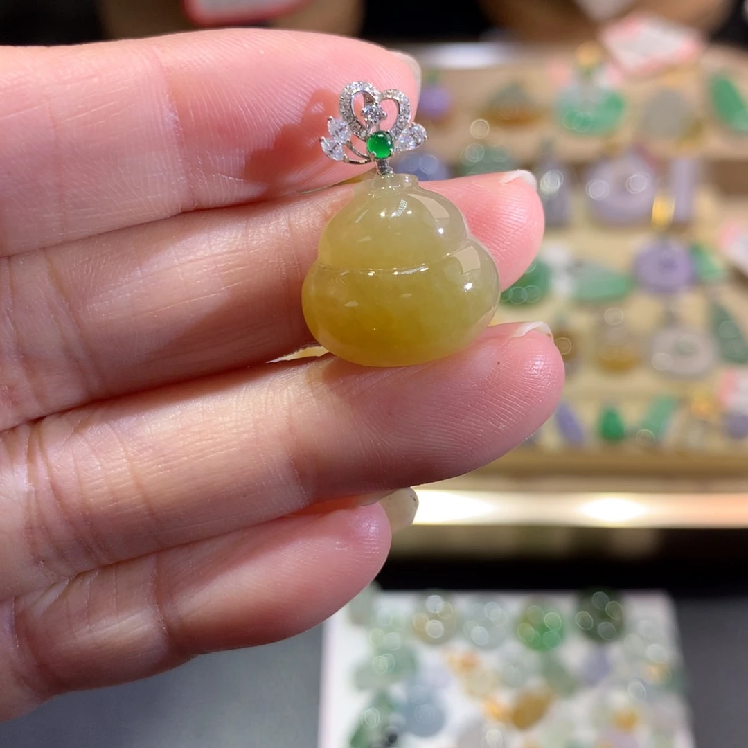 翡翠18K金镶嵌颈饰