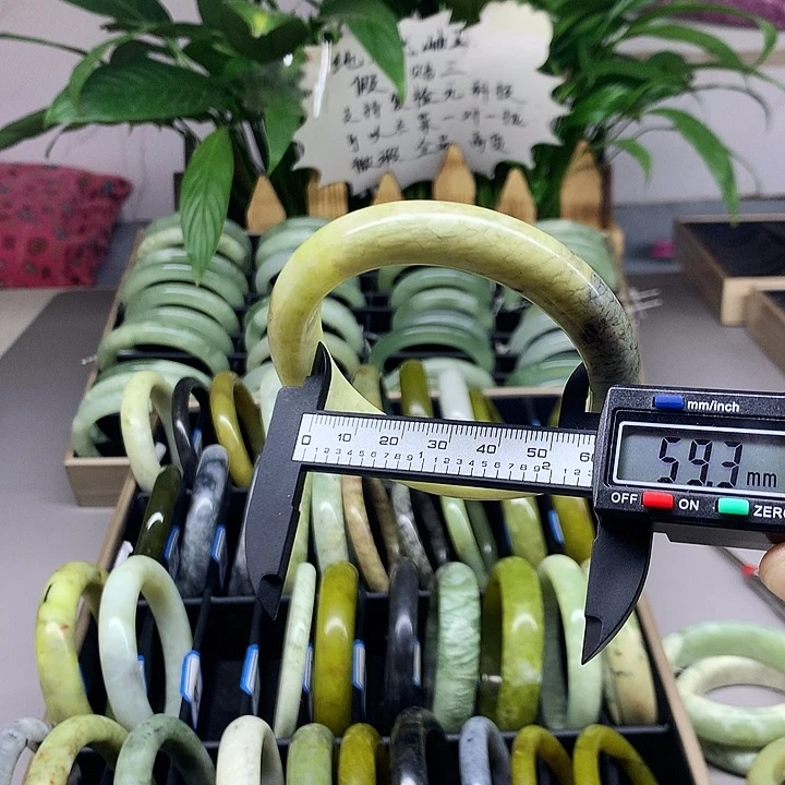 未镶嵌蛇纹石玉手镯98