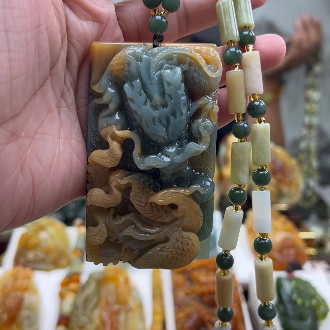 岫玉未镶嵌颈饰挂件