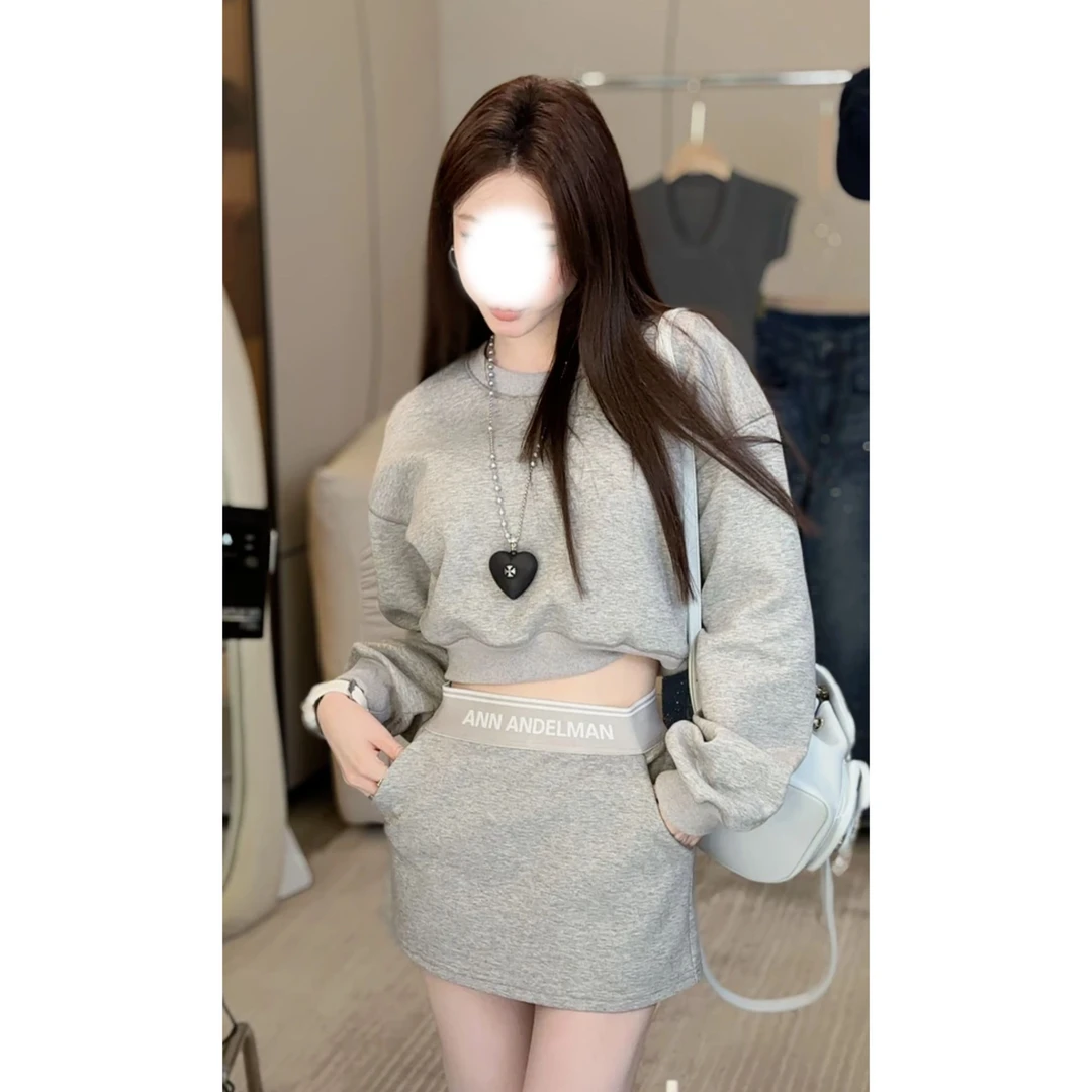 新款 设计感时尚洋气短款套头长袖卫衣配辣妹显瘦腰头拼接短裙